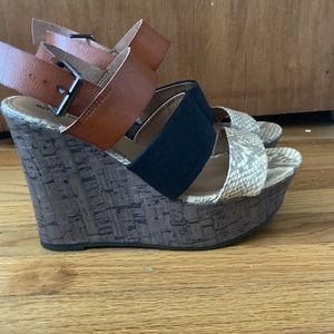 Mossimo reptile, black & brown cork wedge